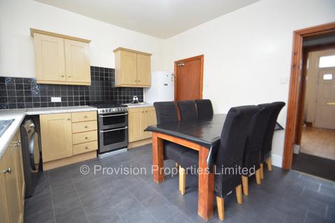 6 bedroom terraced house to rent, Beamsley Terrace, Hyde Park LS6