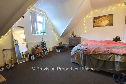 7 bedroom terraced house to rent, Chestnut Avenue, Hyde Park LS6