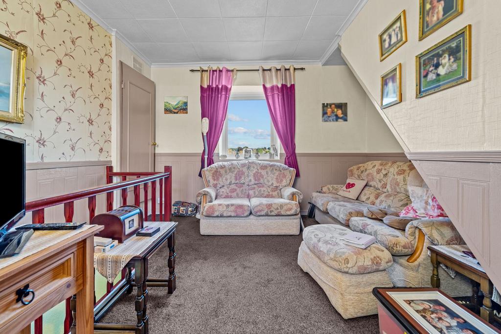 Bridgend Road, Aberkenfig, CF32 4 bed semidetached house for sale £