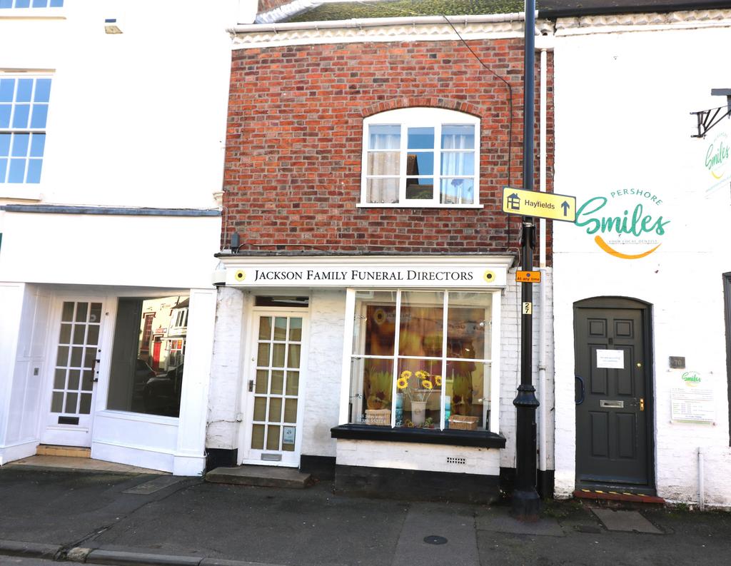 High Street, Pershore WR10 Shop to rent £750 pcm (£173 pw)