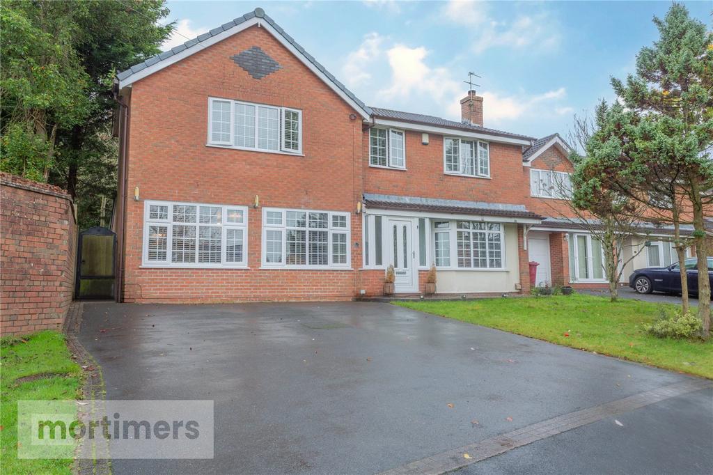 Charnwood Close, Blackburn, Lancashire, BB2 5 bed detached house for