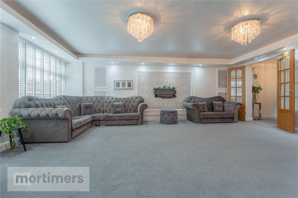 Charnwood Close, Blackburn, Lancashire, BB2 5 bed detached house for