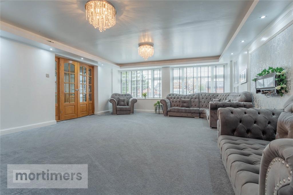 Charnwood Close, Blackburn, Lancashire, BB2 5 bed detached house for