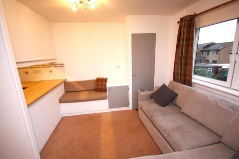 Studio to rent, Buckstone Circle, Edinburgh, EH10