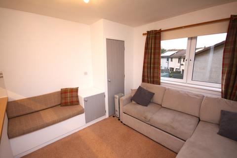 Studio to rent, Buckstone Circle, Edinburgh, EH10