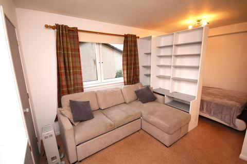 Studio to rent, Buckstone Circle, Edinburgh, EH10