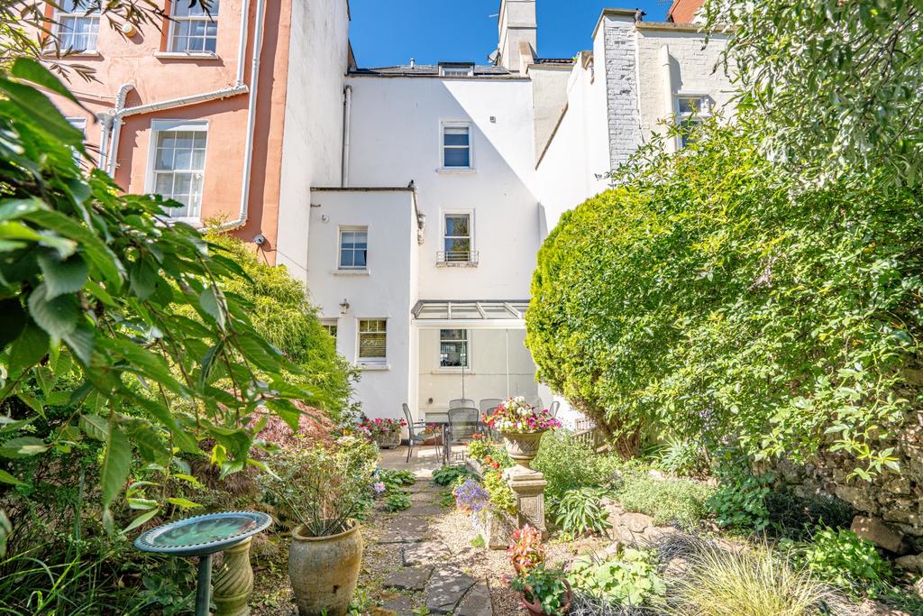 Garden to House