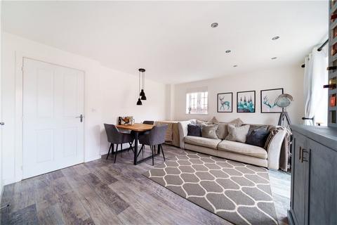 3 bedroom semi-detached house for sale - Wetherby Drive, Towcester, Northamptonshire, NN12