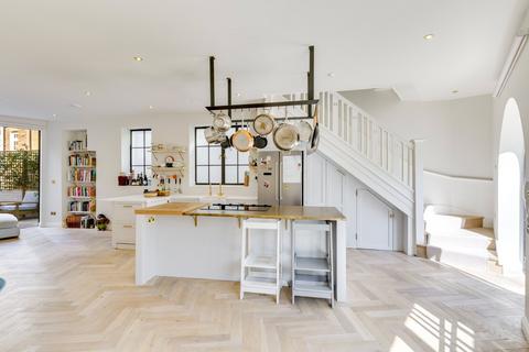 33 Willoughby Road, London, NW3 1RT