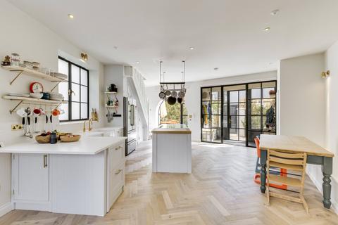 33 Willoughby Road, London, NW3 1RT
