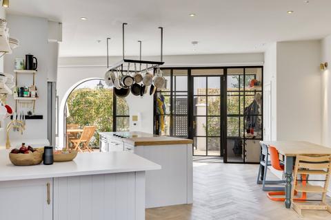 33 Willoughby Road, London, NW3 1RT