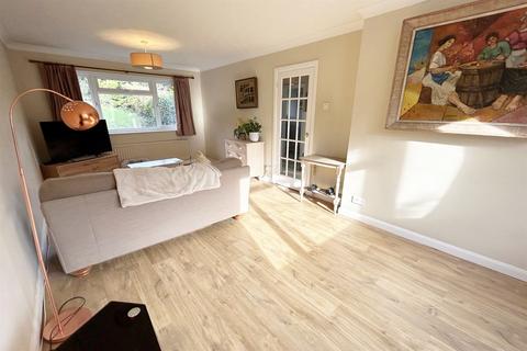 3 bedroom terraced house to rent, Colehill