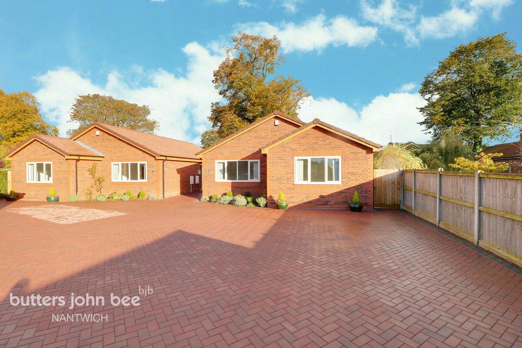 Crewe Road, Shavington 2 bed detached bungalow for sale £325,000