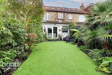 23 Warwick Road, London, SE20 7YN