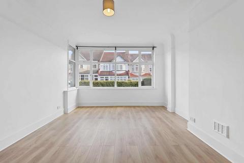 3 bedroom house to rent, Chesham Crescent, Penge