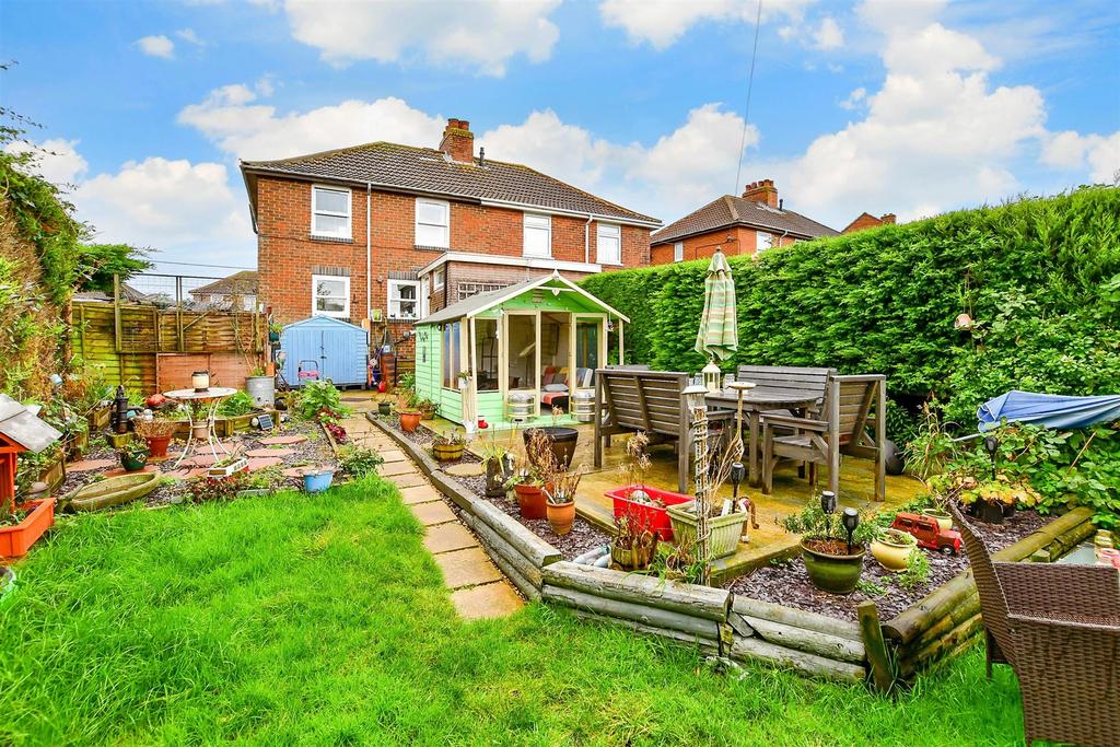 Adelaide Road, Elvington, Dover, Kent 3 bed semidetached house for