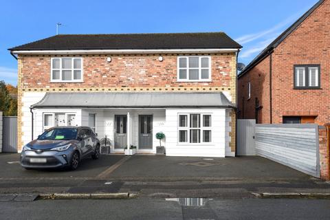 3 bedroom semi-detached house to rent, Raymond Avenue, Stockton Heath, Warrington