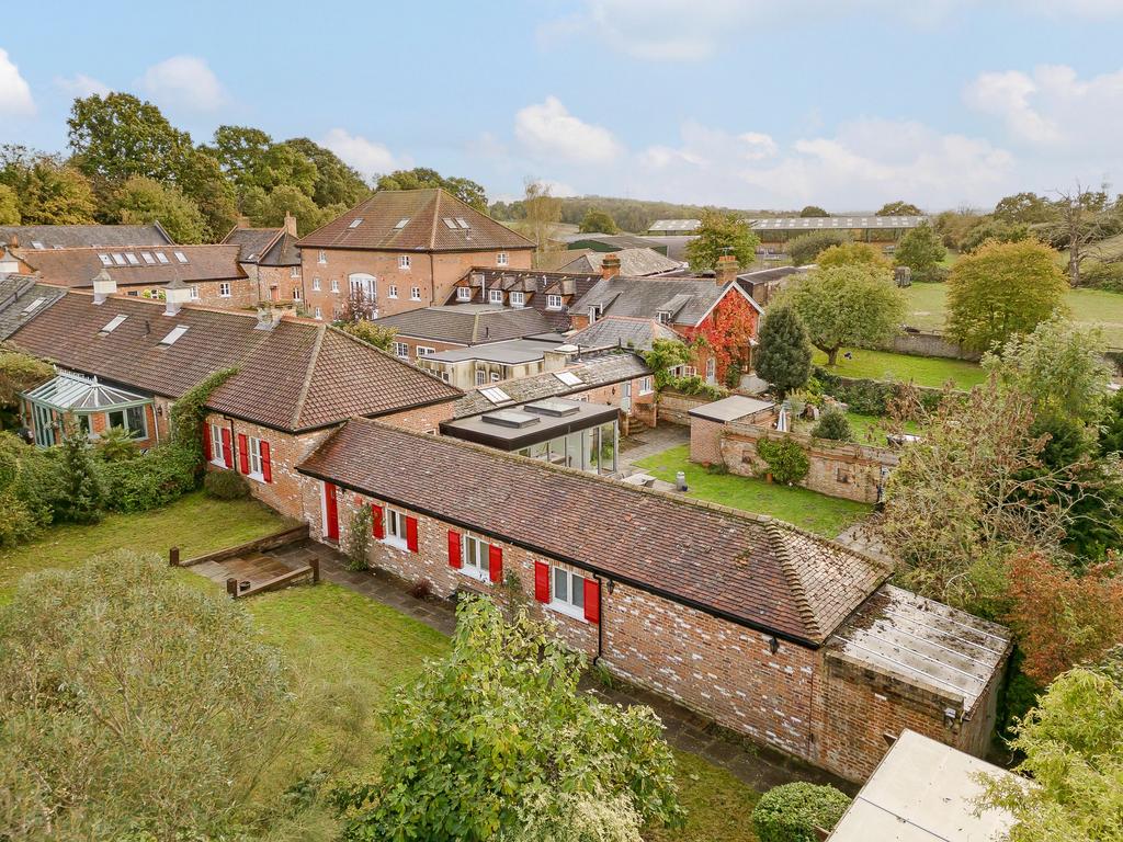 Barwell Lane, Chessington, KT9 3 bed barn conversion for sale £950,000