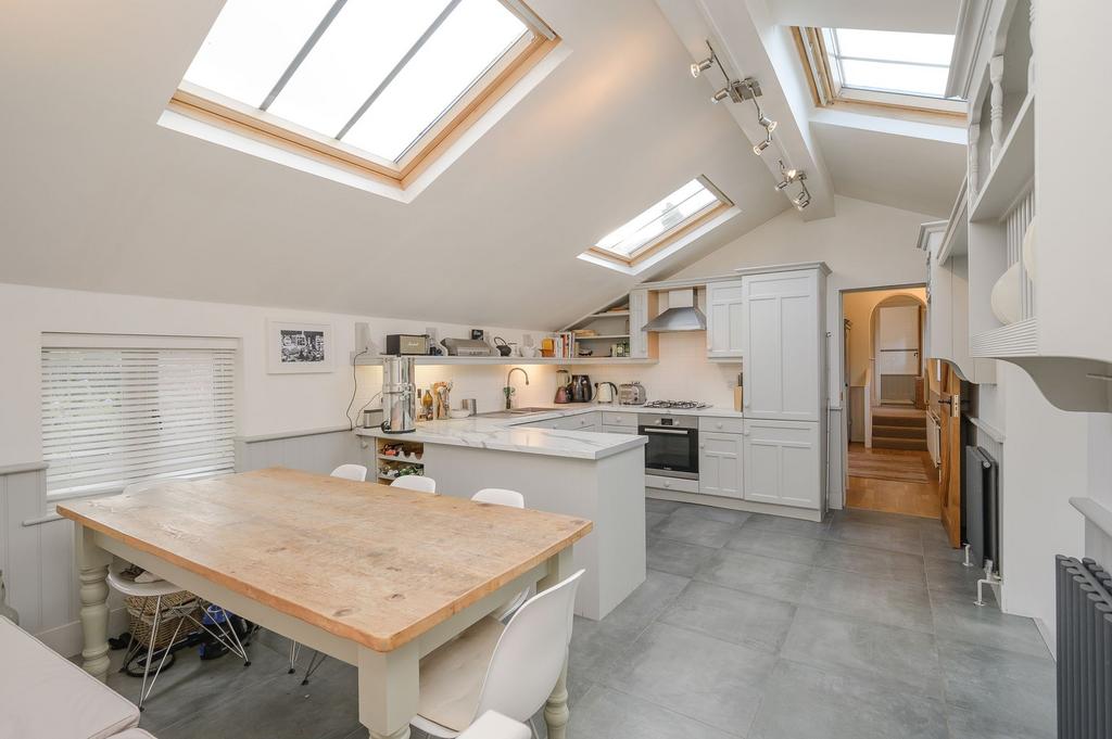 Barwell Lane, Chessington, KT9 3 bed barn conversion for sale £950,000