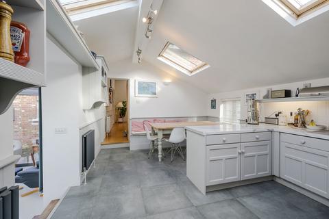 3 bedroom barn conversion for sale - Barwell Lane, Chessington, KT9
