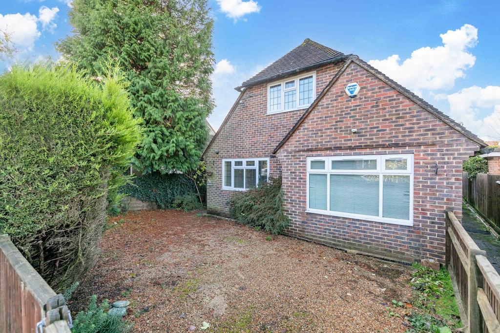 East Grinstead, East Grinstead RH19 4 bed chalet for sale £650,000