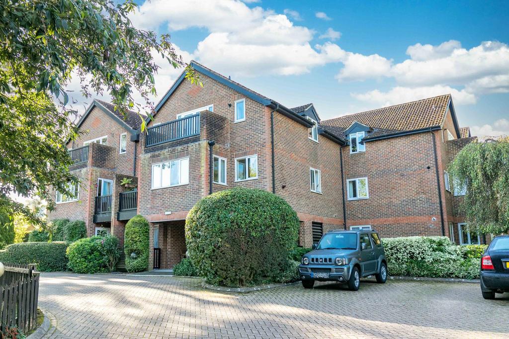 Hartfield Road, Forest Row RH18 2 bed retirement property for sale £