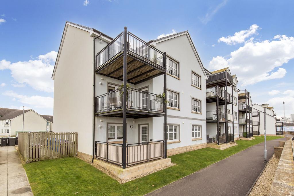 59 Dublin Quay, Irvine KA12 8PQ 2 bed flat for sale £170,000