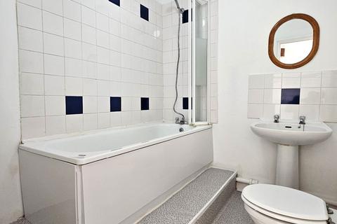 131a Percy Road, Twickenham, TW2 6HT