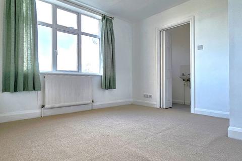 131a Percy Road, Twickenham, TW2 6HT
