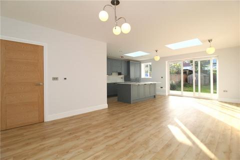 3 bedroom semi-detached house to rent, Petworth Road, London, N12