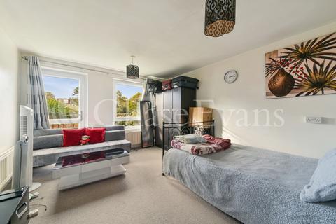 6 Loxley Close, London, SE26 5DU
