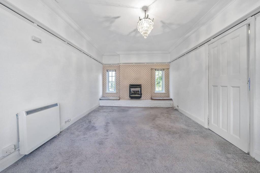 Elm Avenue, Eastcote, Ruislip, HA4 3 bed semidetached house £610,000