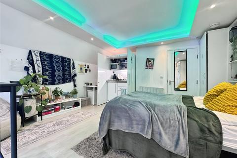 Studio to rent, Delorme Street, London, W6