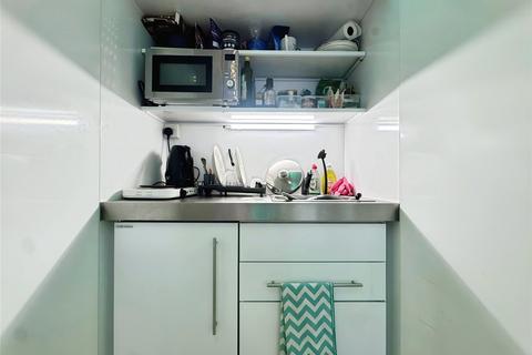 Studio to rent, Delorme Street, London, W6