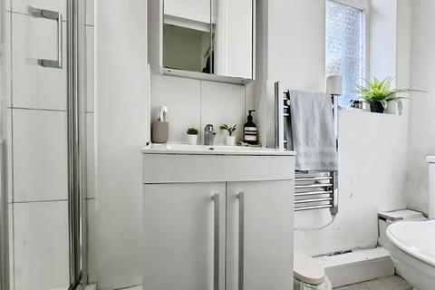 Studio to rent, Delorme Street, London, W6