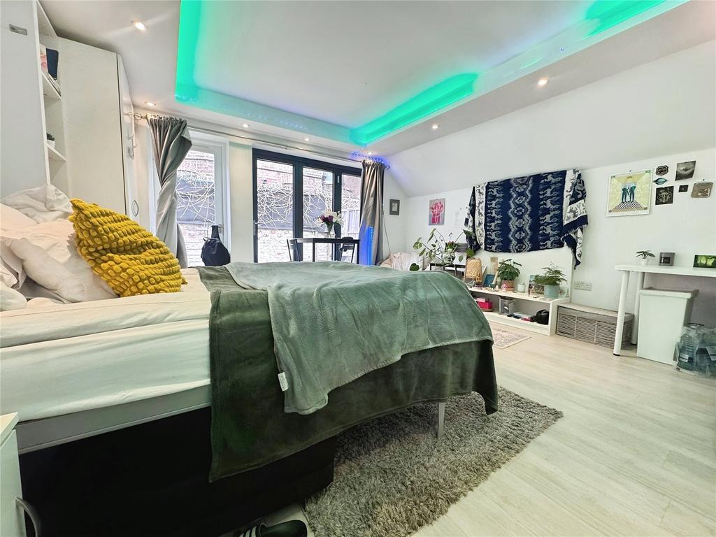 Apartment in London - More