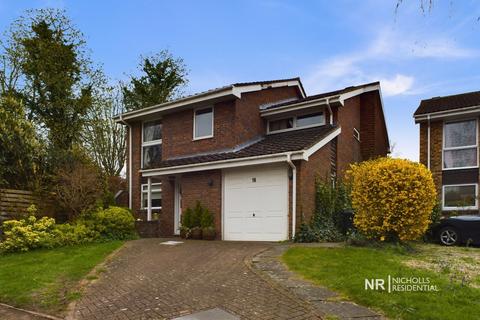 18 Hillcrest Close, Epsom, KT18 5JY