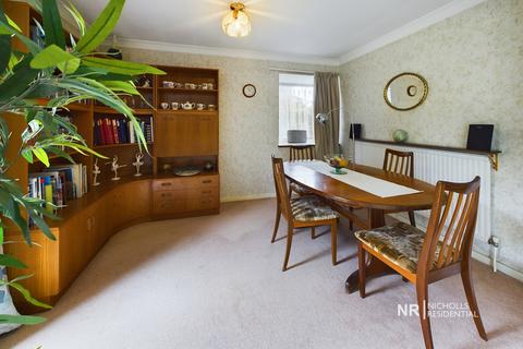18 Hillcrest Close, Epsom, KT18 5JY