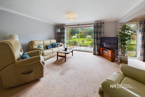 18 Hillcrest Close, Epsom, KT18 5JY