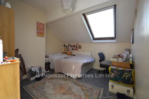 9 bedroom terraced house to rent, Cardigan Road, Headingley LS6