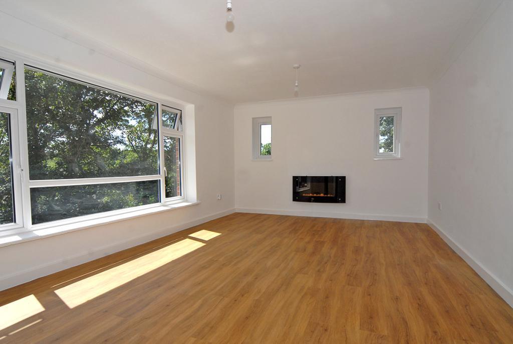 Hatton Court, Lubbock Road... 2 bed apartment to rent £1,650 pcm (£