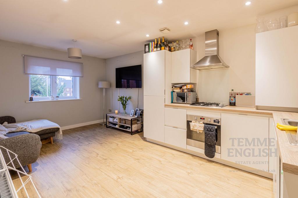 Whitmore Drive, Colchester, CO4 2 bed detached house for sale £260,000