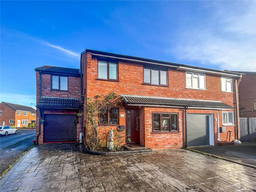Wessex Close, Christchurch, Dorset, BH23 4 bed semidetached house for