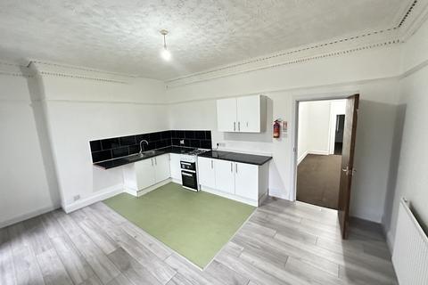 2 bedroom flat to rent, Plymouth Grove, Manchester, M13