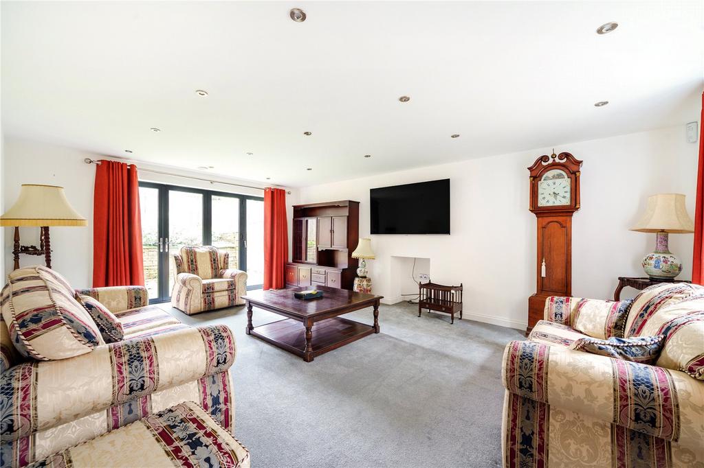 Leeds Road, Oulton, Leeds, West Yorkshire 5 bed detached house for sale