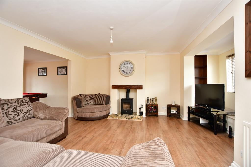 Childscroft Road, Rainham, Gillingham, Kent 3 bed semidetached house