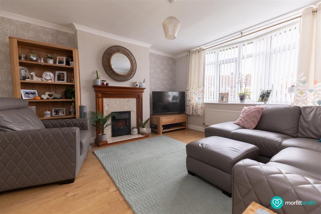 Manor Crescent, Brinsworth, Rotherham, S60 5HG 5 bed semidetached