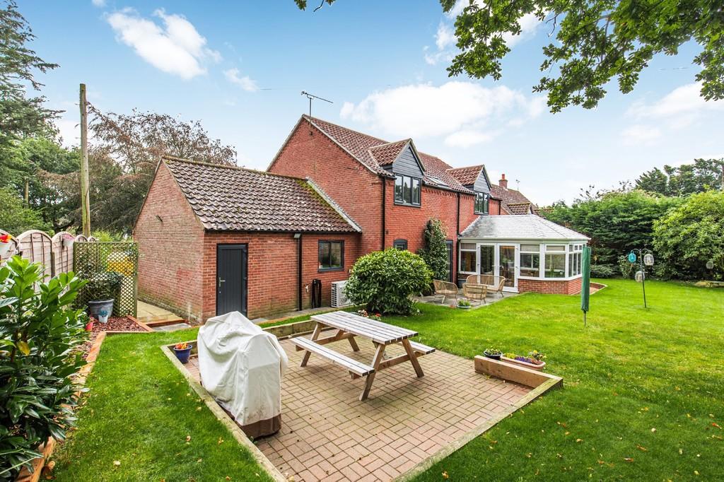 Aylmerton 4 bed detached house for sale £625,000