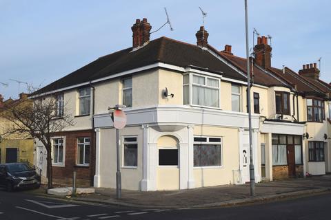 2 bed flat/apartment for rent in Westborough Road, Westcliff-on-Sea