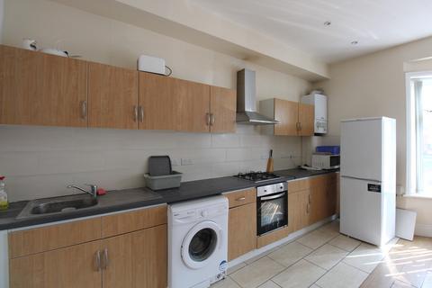 4 bedroom flat to rent, Portswood Road